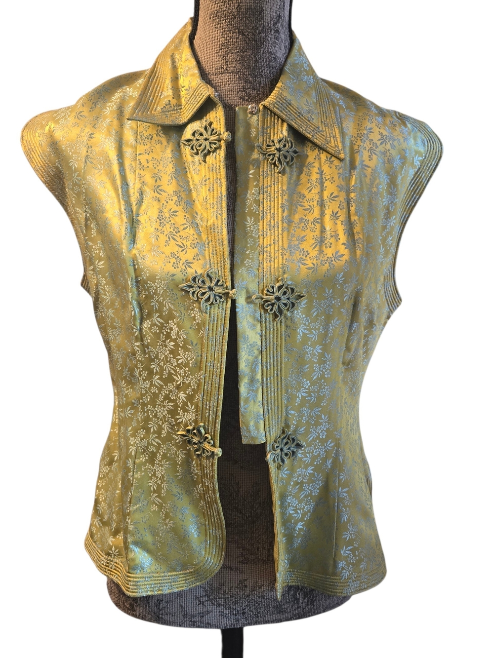 Sleeveless Mandarin Collar Brocade Top in Gold/Silk. Gorgeous !!